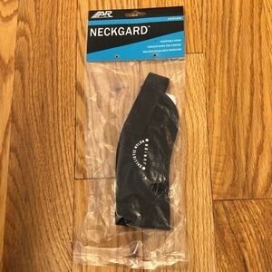 NWT A&R Sports Black Junior Ballistic Nylon Hockey Neckguard Adjustable 10”-14”
